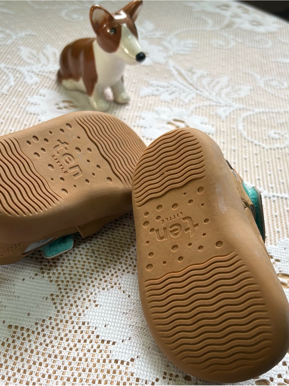 Ten Little Everyday Sandals. Size Little Kids 4 - Picture 4 of 5